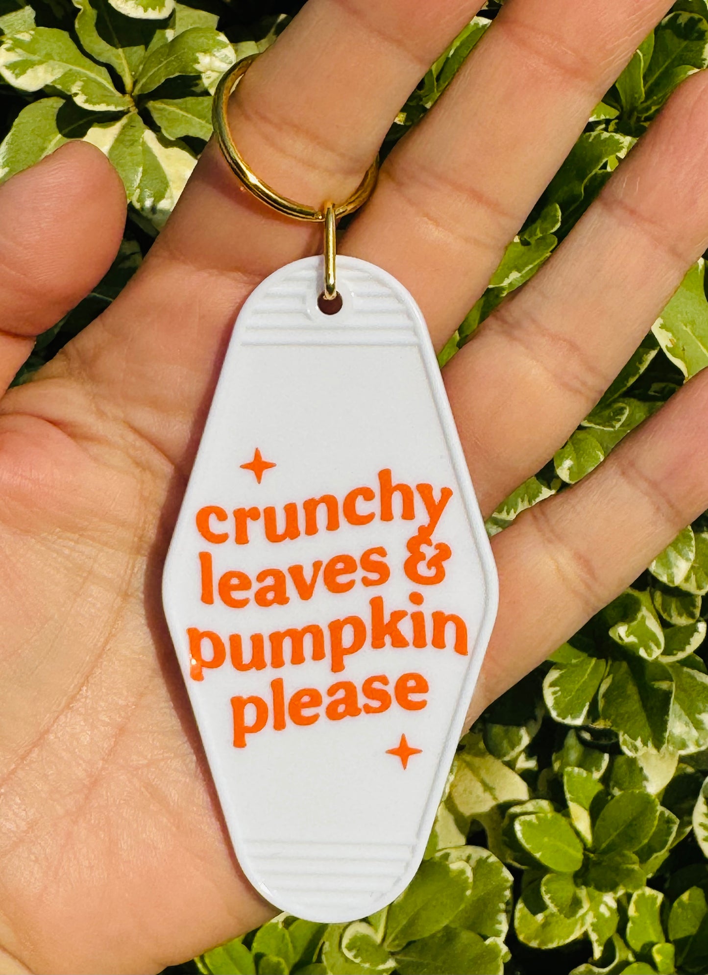 Motel keychain crunchy leaves & pumpkin please