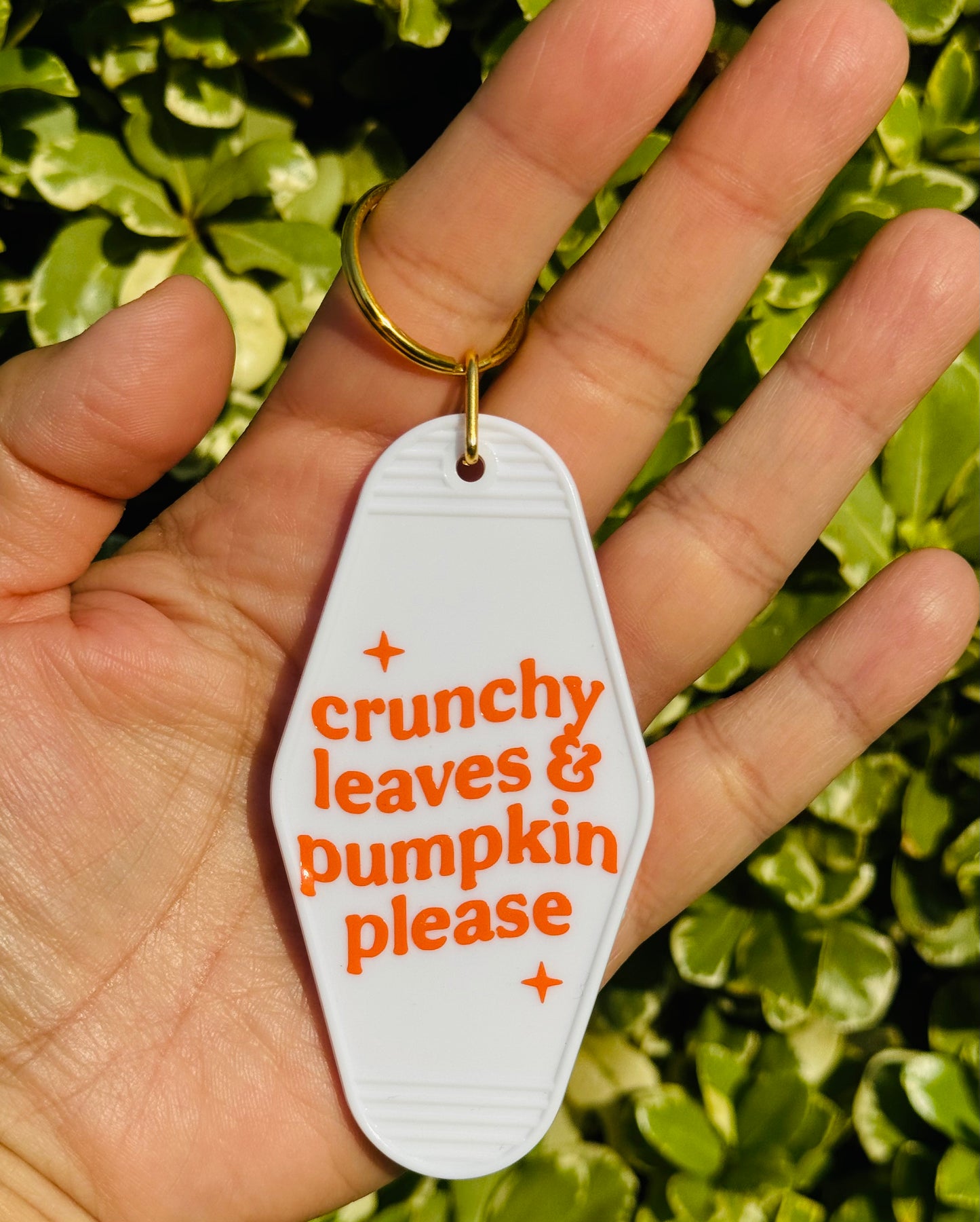 Motel keychain crunchy leaves & pumpkin please